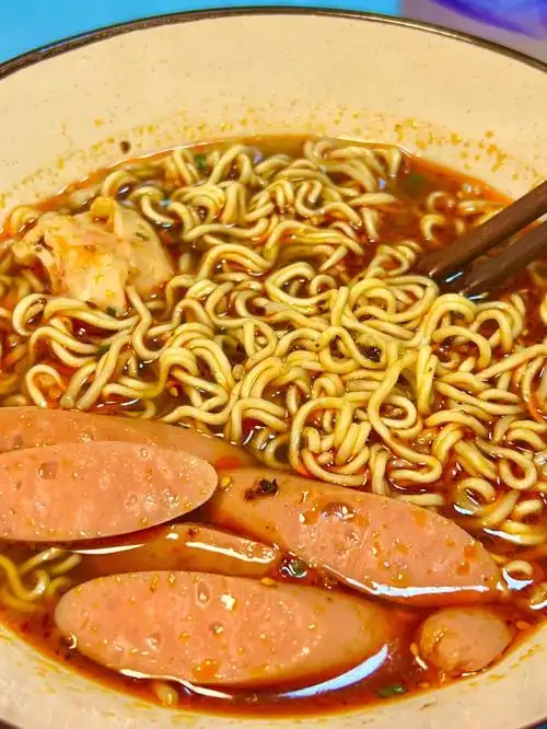 3r的油泼辣子酸汤面