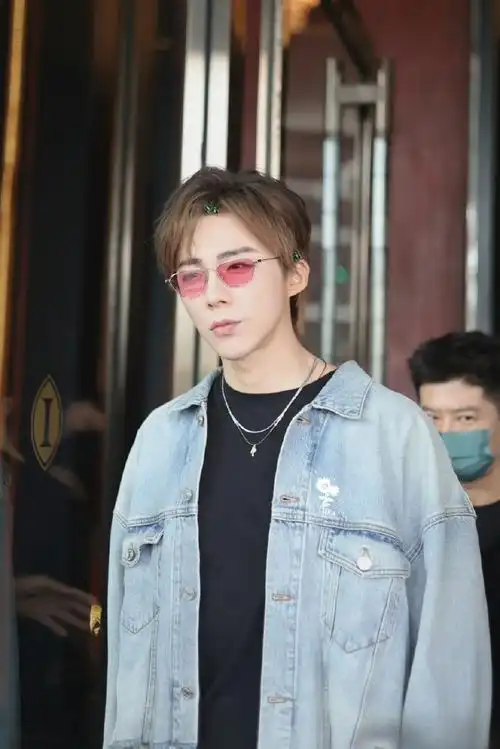 刘宇宁牛仔变装秀