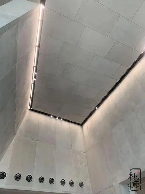 光影与质感:清水混凝土挂板施工艺术深度解读|墙体|构