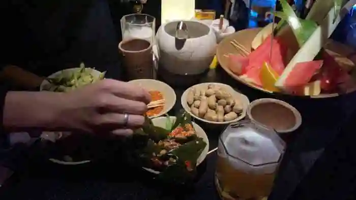 很久没有去九眼桥喝酒了.