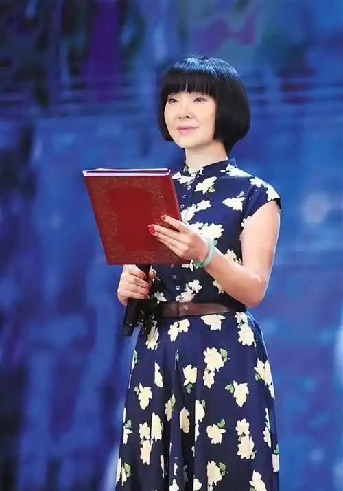 原创歌手陈红退出歌坛嫁李军46岁离婚痛苦万分如今53岁近况如何