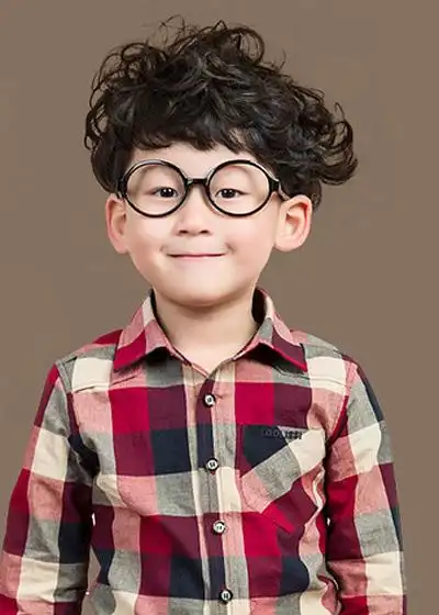 男孩,那就要考验妈妈们的功力啦,时尚潮流的发型会让宝贝非常的受欢迎