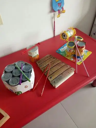 我们这些打击乐器都是亲手制作的 ,大家一起来看看吧.
