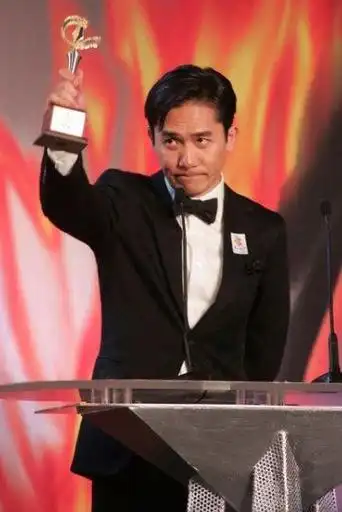 61岁梁朝伟:秃头白发,身家9亿,"丁克"是他最大的争议