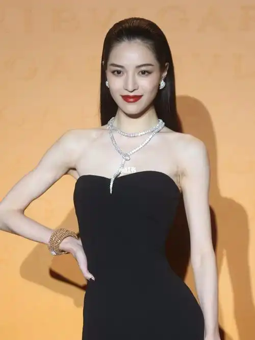 钟楚曦魔鬼般的好身材