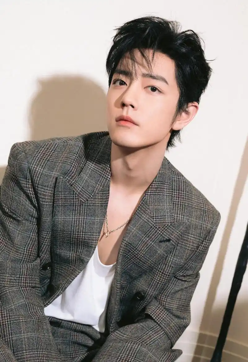 肖战身材颜值惊艳,汤洛雯大赞花痴梦幻联动