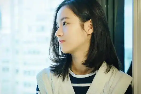 2019年6月,与万茜,黄觉和潘斌龙合作,参演都市情感剧情片《兔子暴力》