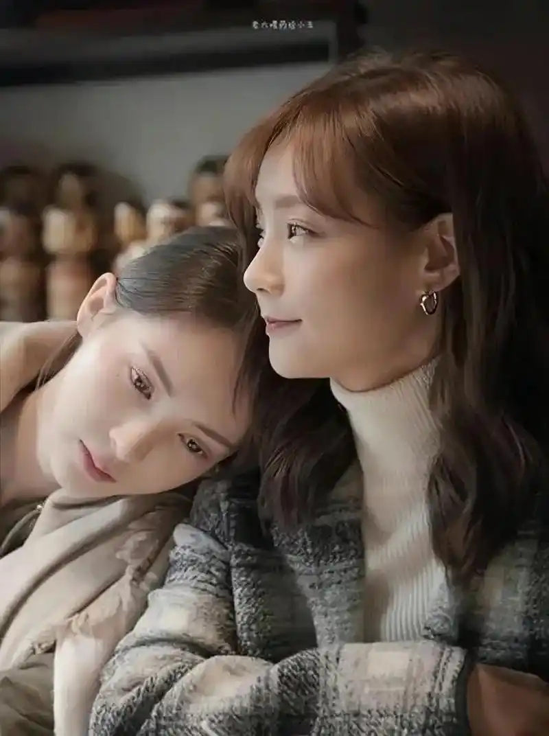 希望她俩的友谊天长地久~#金桐玉女  #金晨  #李一桐 # - 抖音