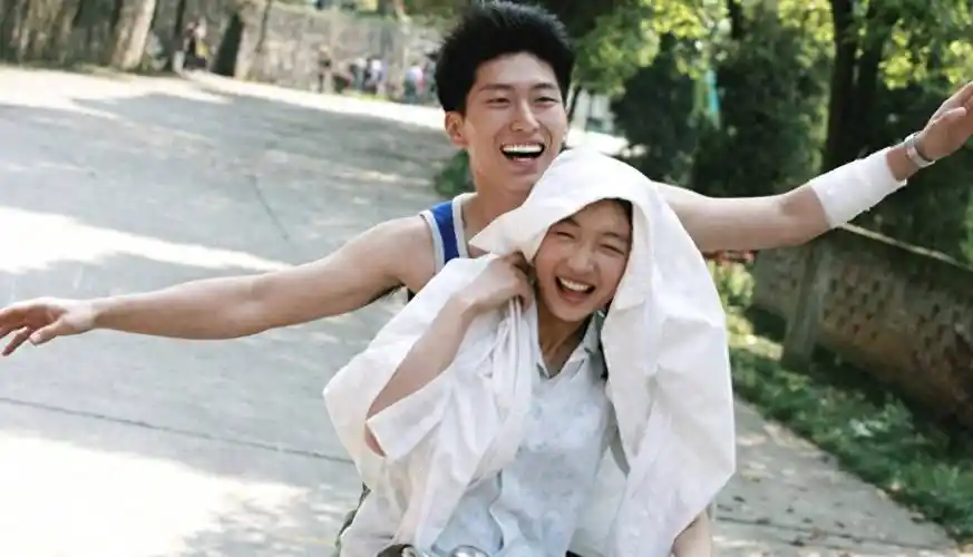 生活混乱,镜头下时尚上阵,与刘昊然分手后的周冬雨放飞自我_电影_绯闻