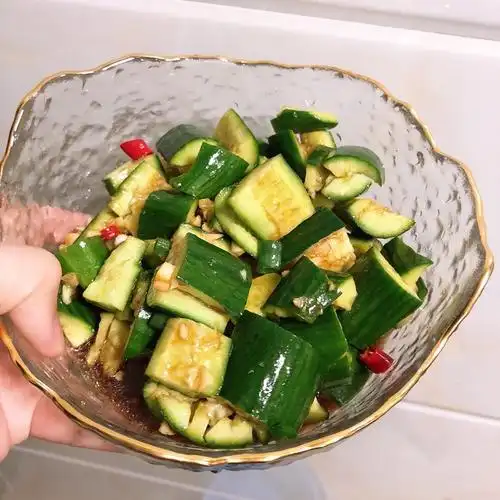 【凉拌拍黄瓜的做法步骤图,凉拌拍黄瓜怎么做好吃】rorononzoro_下