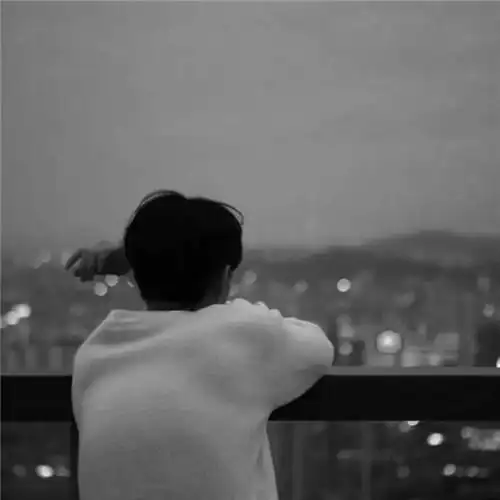 男人黑白头像男人味 高清帅气的头像男成熟魅力黑白图片_男生头像