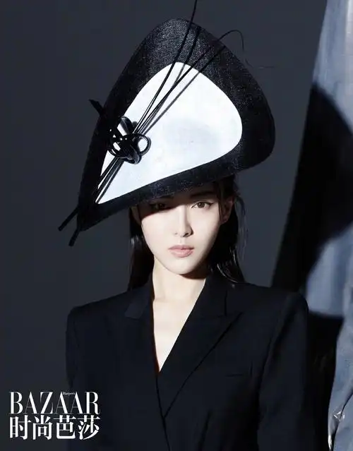 唐嫣登《时尚芭莎封面》 玩转极致酷帅复古风_新浪看点