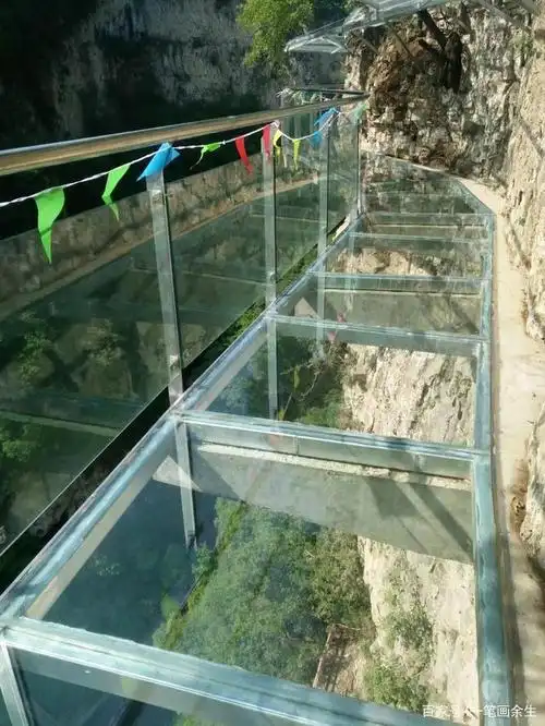 九里沟后山玻璃栈道