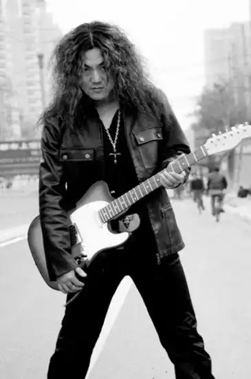 长发是摇滚歌手的偏爱.