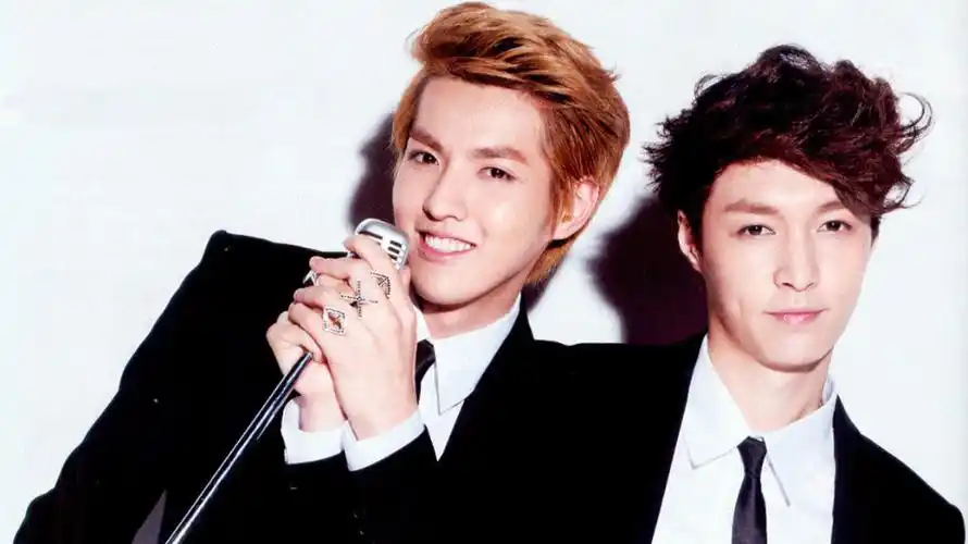 吴亦凡张艺兴 五月的鲜花 两位与众不同的小鲜肉 获奖实至名归!