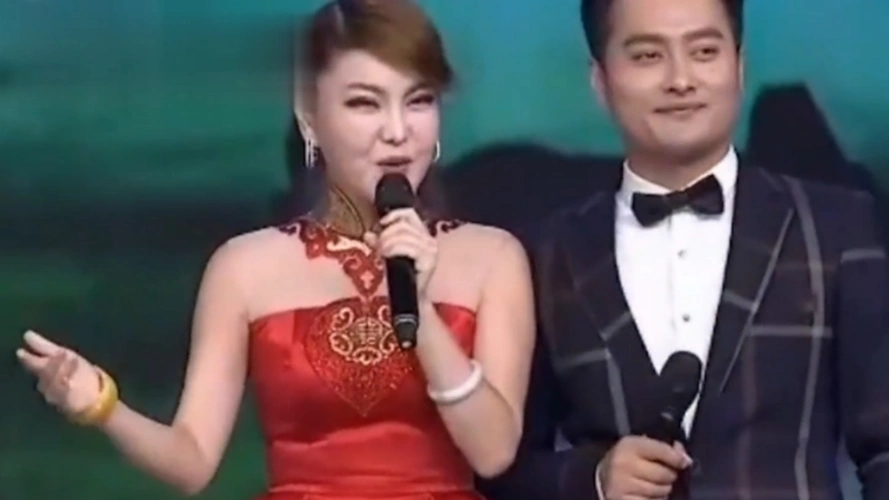 云飞和乌兰图雅唱肉麻情歌,听完全身起鸡皮疙瘩