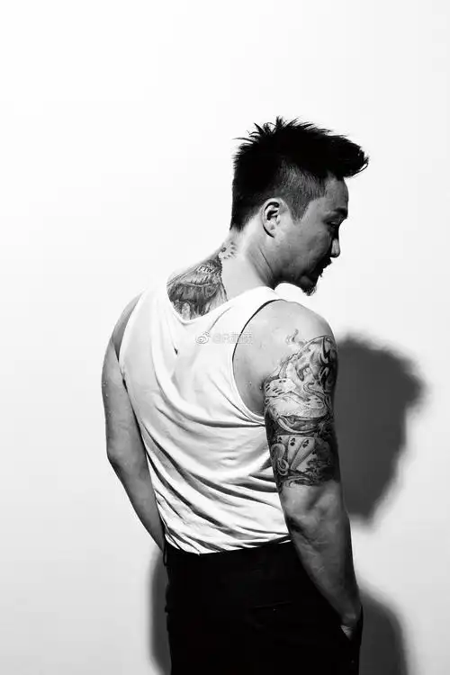 郑中基纹身过期糖:五年郑中袖,永远的charlene