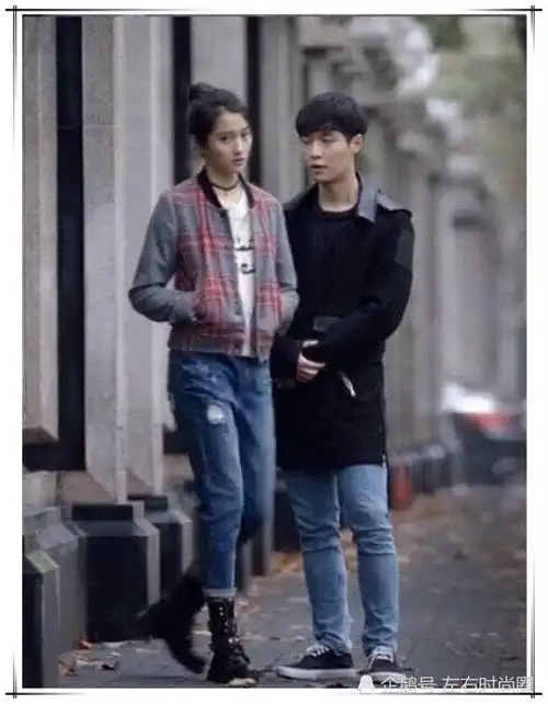 张艺兴暴露身高!与173关晓彤差不多高,比165赵丽颖高一点