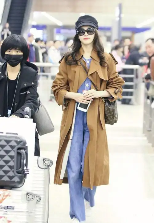 唐嫣背时髦lv迷你双肩包街拍