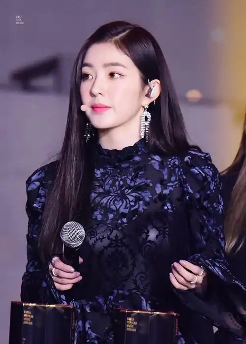 冰山美颜裴珠泫,捧脸杀太可爱了,头饰引人注目!