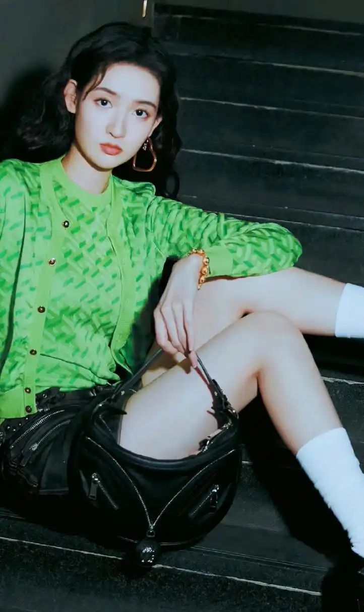 王玉雯# 肤白貌美大长腿,性感火辣,风情万种