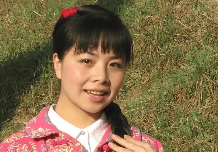 歌手王二妮:23岁成名,放弃百万年薪下嫁农村丈夫,现在过得如何