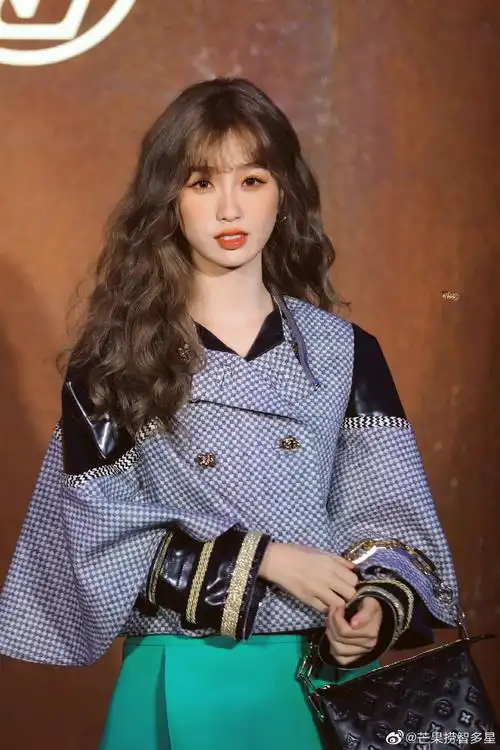 虞书欣是洋娃娃吧太可爱太漂亮了