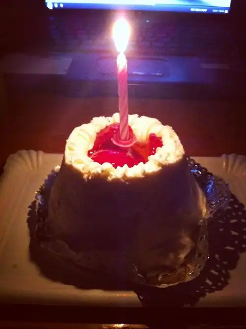 一个人吃饭,一个人购物,一个人过生日,一个人.