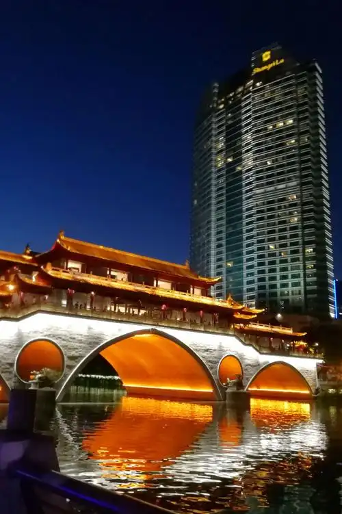 府南河实名为锦江,是岷江流经成都市区的两条主要河流---府河,南