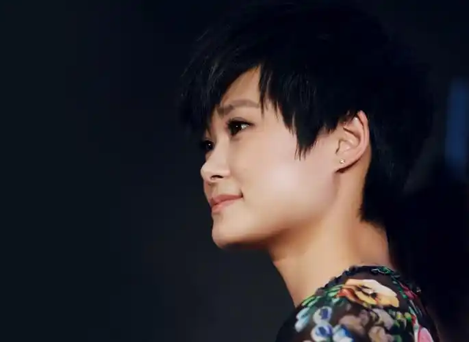 李宇春的三任丈夫分别是谁 明星李宇春现在身体状况如何 - 扒车喵