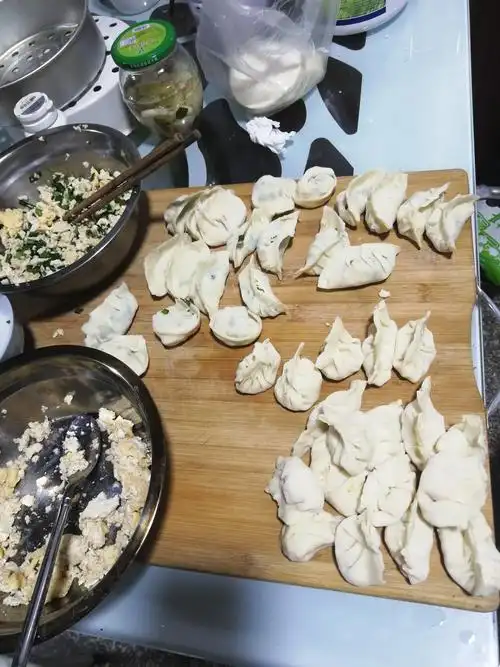 第一次学做包饺子