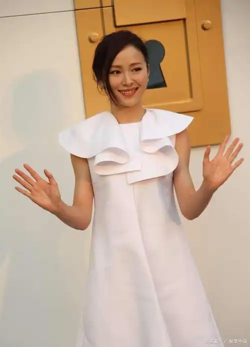 江一燕从小展露舞蹈天赋支教十年被质疑如今为幸福而活