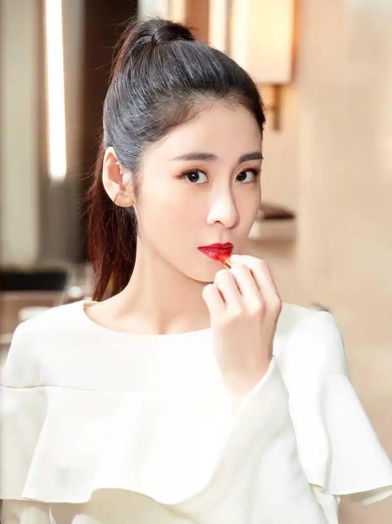 张碧晨的这11张照片,干净利落,图6是多少人的手机壁纸!