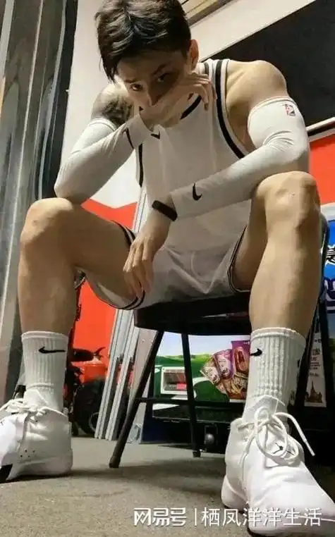 一身健美肌肉引人注目,健身方式可以借鉴|腹肌|模特|武术|肌肉线条