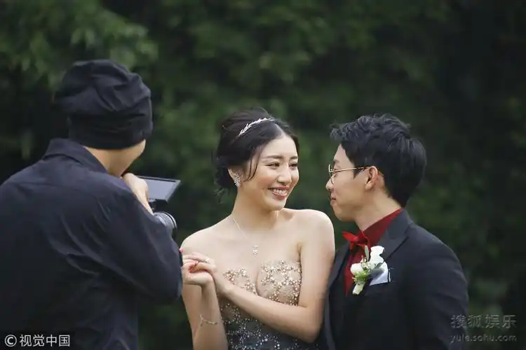 邹凯周捷办婚礼 "体操天团"李宁李小双久违亮相