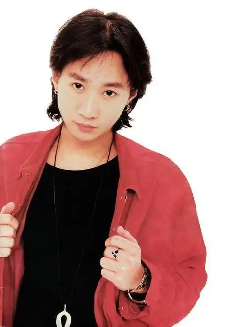 黄家驹珍贵单人照颜值和实力秒杀现在的小鲜肉