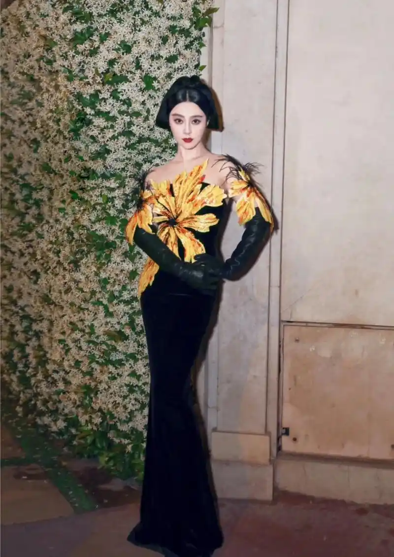 戛纳电影节范冰冰第二套红毯造型,还是你们心中的"范爷"吗?