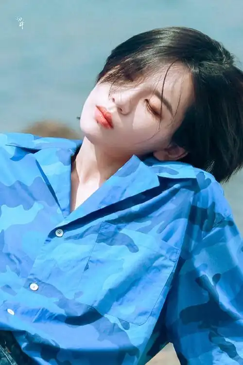 陆柯燃[超话]##陆柯燃海边爱之夏大片##陆柯燃rollingstone八月刊