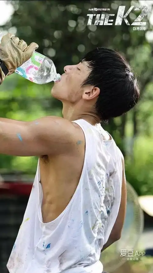 [池昌旭][新闻]160901 《thek2》拍摄剧照公开 背心旭一言不合就撩妹