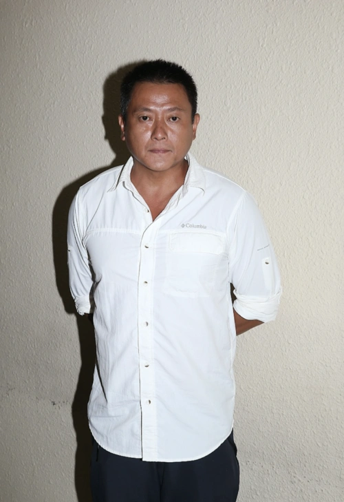 魏骏杰离婚后首度公开露脸,自揭照顾女儿压力大,头发花白显苍老