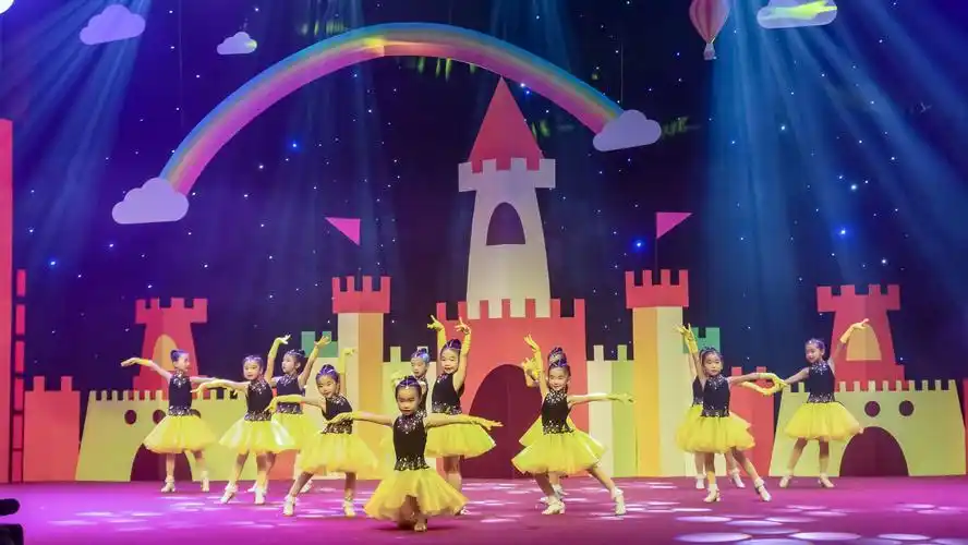 未来星舞蹈学校～邀您今晚看表演!