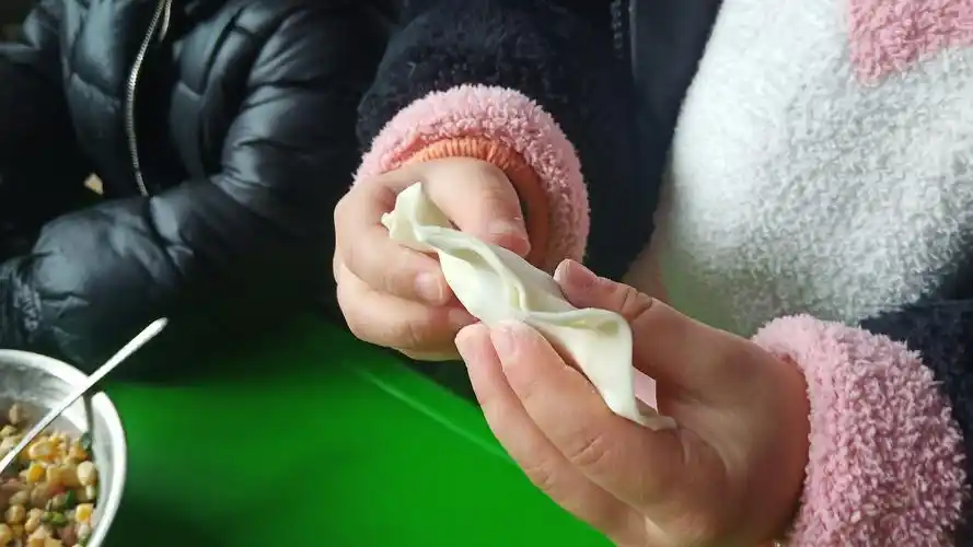 欢天喜地迎新年——悠悠乐儿童之家"迎新年,包饺子"