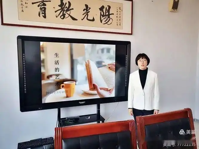 交流结束后,周丽萍主任向老师们建议:作为青年教师,要有读书的兴趣,要