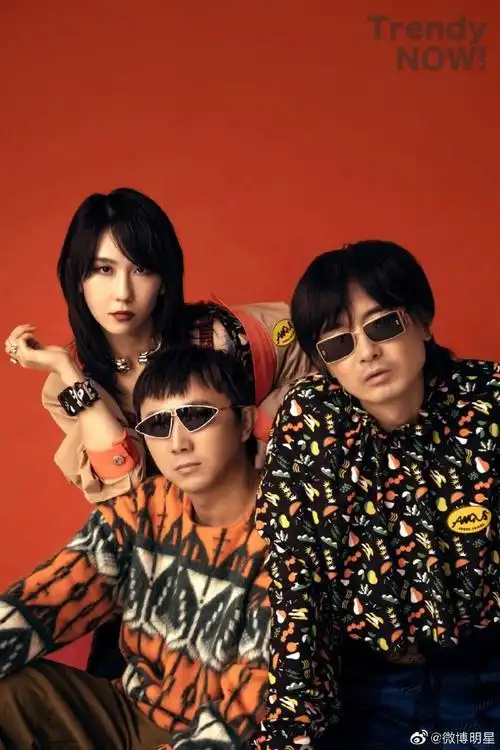 新裤子的花衣裳#@新裤子乐队_最新曝光的一组写真中,三人身着复古风
