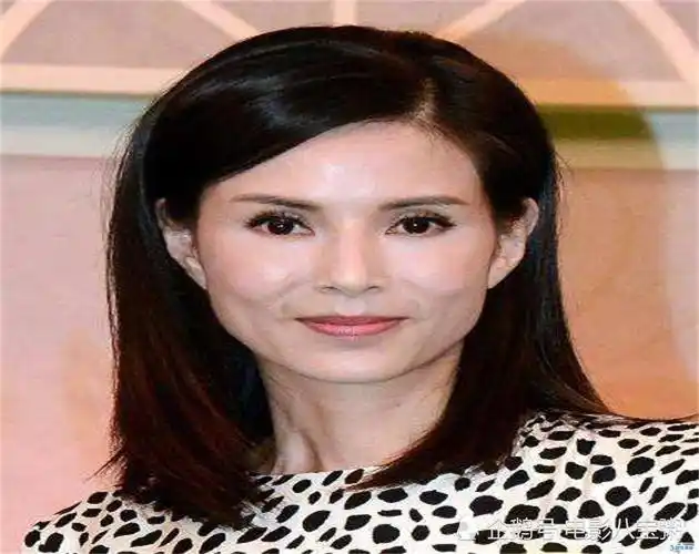 52岁李若彤近照曝光,岁月摧残仙气全无,仍是古天乐的"姑姑"