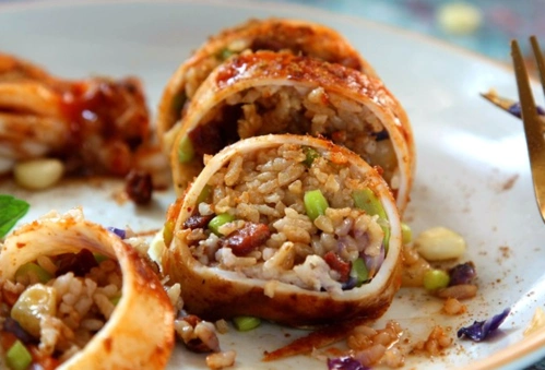 投资开鱿鱼包饭店赚钱吗?久福餐饮鱿鱼包饭的做法