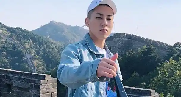 casper卡斯柏在节目中透露称自己的名字叫晓祥,其实他原名叫做储晓祥