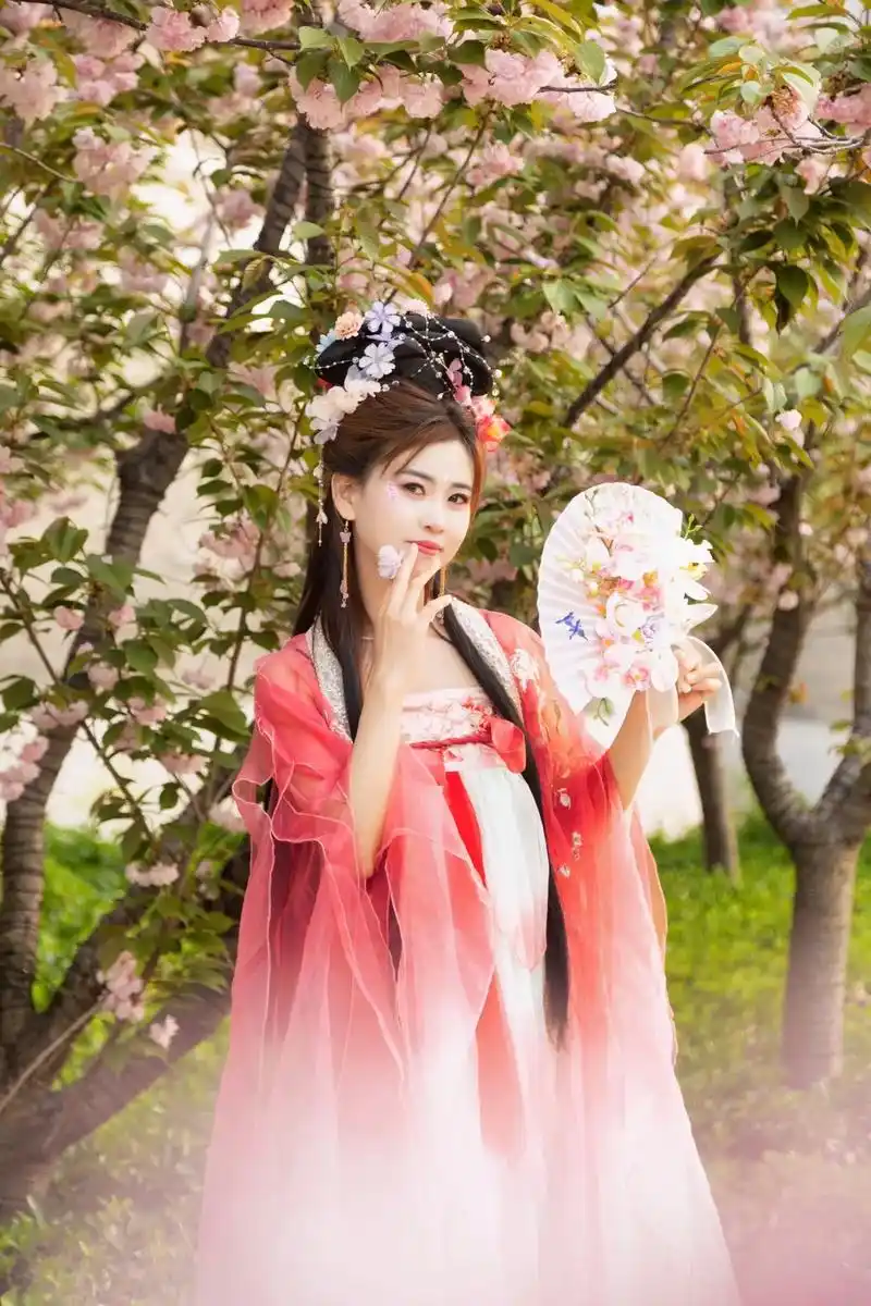 九洲池拍照原来这么美#原来穿上古装也可以这么美 #汉服妆造 - 抖音