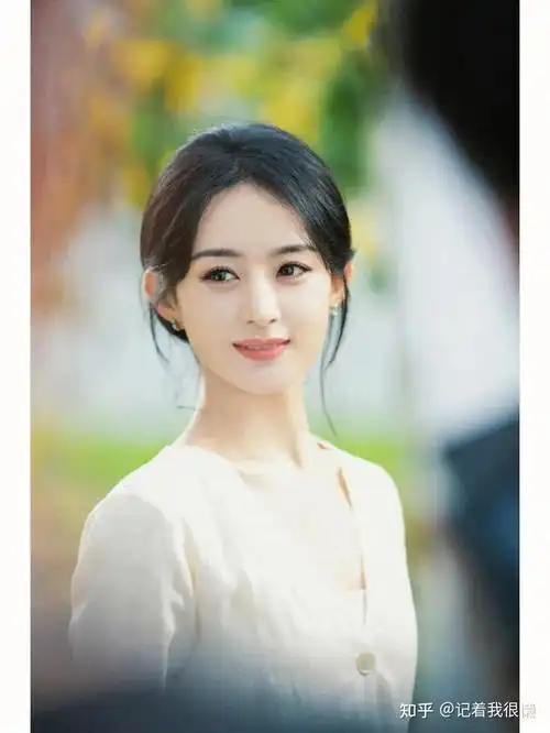 赵丽颖离婚后首当监制全身心投入工作事业或迎来新巅峰