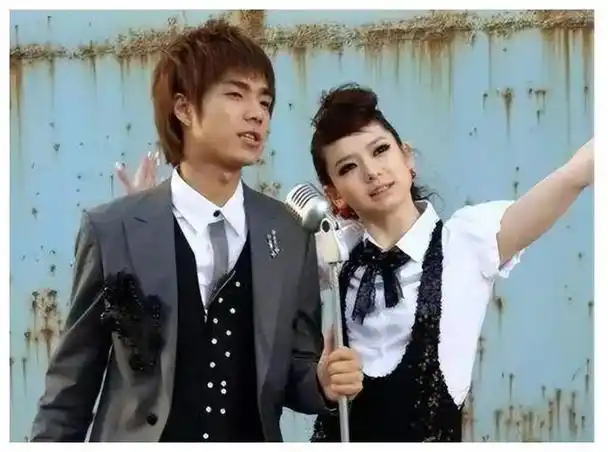 戚薇曝深陷潜规则500万赔付或剧中无戏份